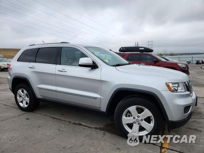 Czwarte zdjęcie samochodu z boku: 2012 JEEP GRAND CHEROKEE LAREDO VIN:1C4RJFAG7CC249515 - miniatura