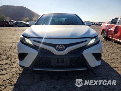 Piąte zdjęcie samochodu w środku: 2018 TOYOTA CAMRY XSE VIN:4T1B61HK4JU030238 - miniatura