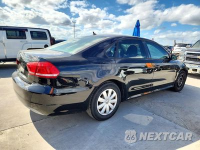 Trzecie zdjęcie samochodu z tyłu: 2012 VOLKSWAGEN PASSAT S VIN:1VWAP7A33CC075051 - miniatura