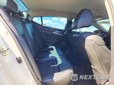 Zdjęcie 10 z 12 samochodu: 2017 NISSAN MAXIMA 3.5 SR VIN:1N4AA6AP9HC453985 - miniatura