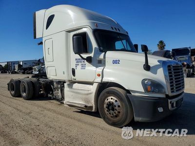 Czwarte zdjęcie samochodu z boku: 2018 FREIGHTLINER CASCADIA 125 SEMI TRUCK VIN:3AKJGLDR0JSJN1508 - miniatura