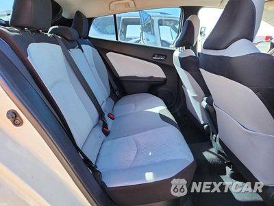 Zdjęcie 10 z 12 samochodu: 2017 TOYOTA PRIUS TWO VIN:JTDKBRFUXH3046561 - miniatura