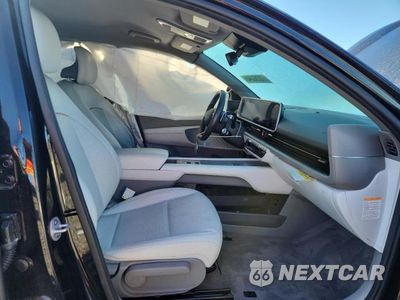 Zdjęcie 7 z 12 samochodu: 2023 HYUNDAI IONIQ 6 SEL VIN:KMHM34AA7PA034329 - miniatura