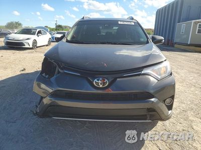 Piąte zdjęcie samochodu w środku: 2018 TOYOTA RAV4 XLE VIN:JTMWFREV5JD132392 - miniatura