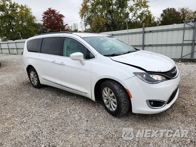 Czwarte zdjęcie samochodu z boku: 2017 CHRYSLER PACIFICA TOURING L VIN:2C4RC1BG1HR565714 - miniatura