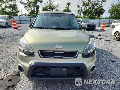 Piąte zdjęcie samochodu w środku: 2013 KIA SOUL + VIN:KNDJT2A62D7598437 - miniatura