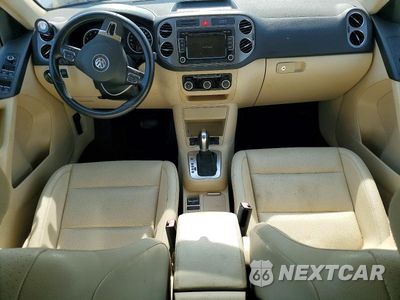 Zdjęcie 8 z 12 samochodu: 2011 VOLKSWAGEN TIGUAN S VIN:WVGBV7AX1BW557462 - miniatura