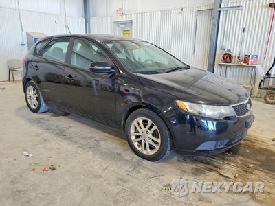 Czwarte zdjęcie samochodu z boku: 2012 KIA FORTE EX VIN:KNAFU5A2XC5477621 - miniatura