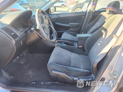 Zdjęcie 7 z 12 samochodu: 2004 HONDA ACCORD LX VIN:1HGCM56354A093907 - miniatura