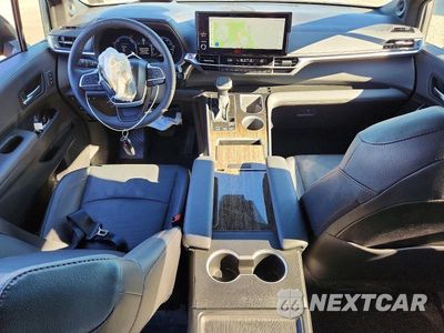 Zdjęcie 8 z 13 samochodu: 2026 TOYOTA SIENNA PLATINUM 7-PASSENGER VIN:5TDESKFC2TS238401 - miniatura