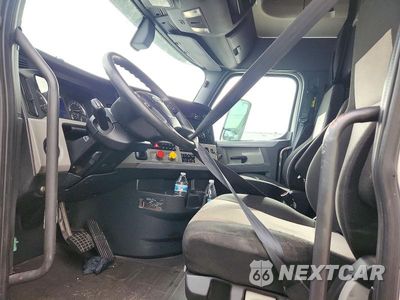 Zdjęcie 7 z 14 samochodu: 2018 FREIGHTLINER CASCADIA 126 SEMI TRUCK VIN:3AKJHHDRXJSJR0388 - miniatura
