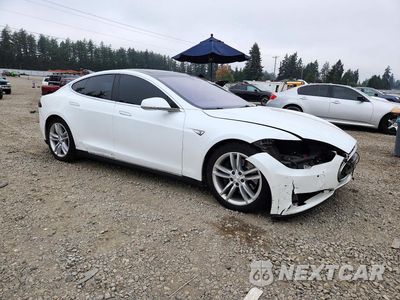 Czwarte zdjęcie samochodu z boku: 2015 TESLA MODEL S VIN:5YJSA1E2XFF118329 - miniatura