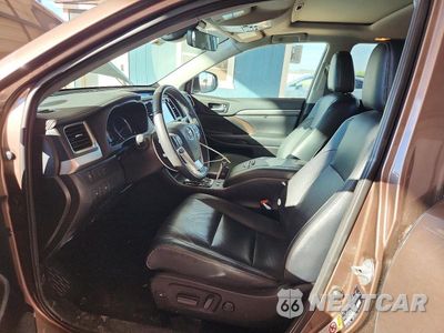 Zdjęcie 7 z 13 samochodu: 2019 TOYOTA HIGHLANDER HYBRID LIMITED VIN:5TDDGRFH7KS076376 - miniatura