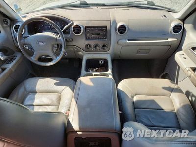 Zdjęcie 8 z 14 samochodu: 2004 FORD EXPEDITION XLT VIN:1FMEU15W24LB14417 - miniatura