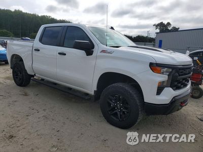 Czwarte zdjęcie samochodu z boku: 2025 CHEVROLET SILVERADO K1500 TRAIL BOSS CUSTOM VIN:3GCUKCED1SG354472 - miniatura