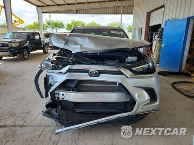 Piąte zdjęcie samochodu w środku: 2025 TOYOTA GRAND HIGHLANDER XLE VIN:5TDABAA54SS003210 - miniatura
