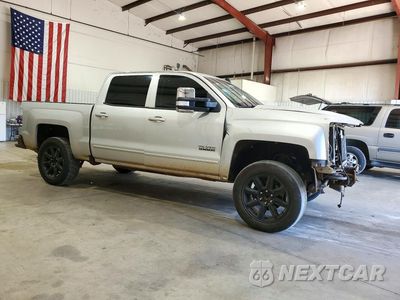 Czwarte zdjęcie samochodu z boku: 2018 CHEVROLET SILVERADO C1500 LT VIN:3GCPCREC5JG362044 - miniatura
