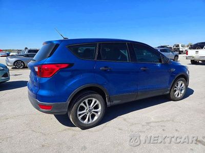 Trzecie zdjęcie samochodu z tyłu: 2019 FORD ESCAPE S VIN:1FMCU0F76KUB46819 - miniatura