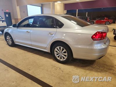 Drugie zdjęcie samochodu z przodu: 2015 VOLKSWAGEN PASSAT S VIN:1VWAT7A30FC028883 - miniatura