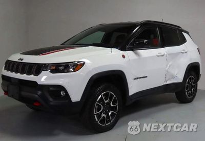 Drugie zdjęcie samochodu z przodu: 2026 JEEP COMPASS TRAILHAWK VIN:3C4NJDDN3TT181750 - miniatura