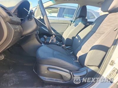 Zdjęcie 7 z 12 samochodu: 2016 HYUNDAI ACCENT SE VIN:KMHCT5AE7GU261295 - miniatura