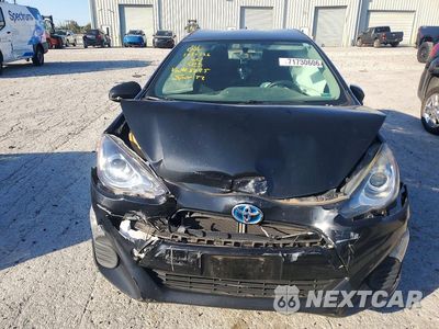 Piąte zdjęcie samochodu w środku: 2016 TOYOTA PRIUS C TWO VIN:JTDKDTB35G1138255 - miniatura