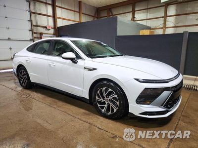 Czwarte zdjęcie samochodu z boku: 2026 HYUNDAI SONATA HYBRID BLUE VIN:KMHL24JJXTA175033 - miniatura