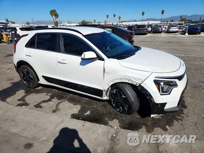 Czwarte zdjęcie samochodu z boku: 2023 KIA NIRO WIND VIN:KNDCR3L16P5028018 - miniatura
