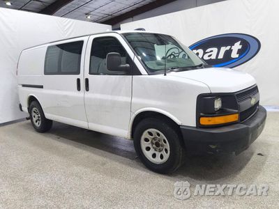 Czwarte zdjęcie samochodu z boku: 2013 CHEVROLET EXPRESS G1500 VIN:1GCSGAFX2D1162307 - miniatura