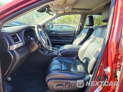 Zdjęcie 7 z 13 samochodu: 2019 TOYOTA HIGHLANDER SE VIN:5TDJZRFH5KS601609 - miniatura