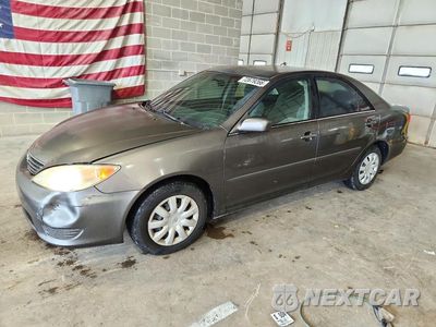 2005 TOYOTA CAMRY LE 4T1BE32K05U513870 - główne zdjęcie licytacji z USA - miniatura