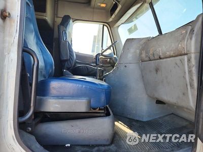 Zdjęcie 7 z 13 samochodu: 2005 FREIGHTLINER CONVENTIONAL COLUMBIA VIN:1FUJA6CK75LU14375 - miniatura