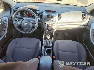 Zdjęcie 8 z 13 samochodu: 2013 KIA FORTE EX VIN:KNAFU4A21D5721598 - miniatura
