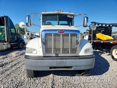 Piąte zdjęcie samochodu w środku: 2017 PETERBILT 348 SEMI TRUCK VIN:1XP3AJ8X7HD430368 - miniatura
