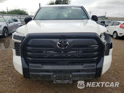 Piąte zdjęcie samochodu w środku: 2025 TOYOTA TUNDRA SR VIN:5TFKB5DB4SX275084 - miniatura
