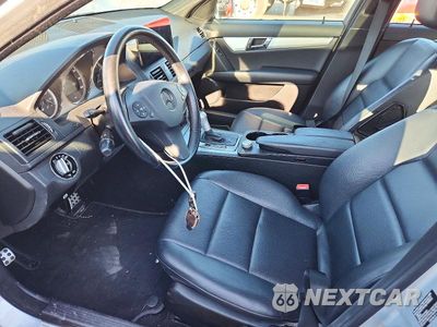 Zdjęcie 7 z 12 samochodu: 2010 MERCEDES-BENZ C 300 VIN:WDDGF5EB8AR095771 - miniatura