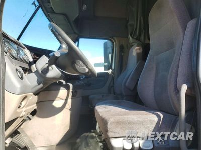 Zdjęcie 7 z 14 samochodu: 2018 FREIGHTLINER CASCADIA 125 SEMI TRUCK VIN:3AKJGLDR0JSJN1508 - miniatura