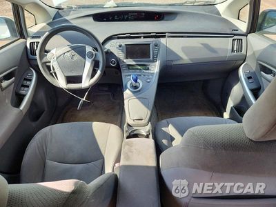 Zdjęcie 8 z 12 samochodu: 2010 TOYOTA PRIUS III VIN:JTDKN3DU8A0077144 - miniatura