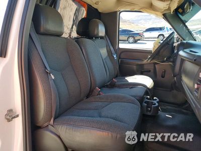 Zdjęcie 10 z 13 samochodu: 2005 CHEVROLET SILVERADO VIN:1GCEC14X95Z120683 - miniatura