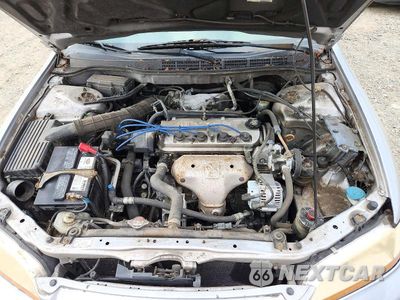Zdjęcie 11 z 12 samochodu: 2001 HONDA ACCORD LX VIN:JHMCG564X1C029083 - miniatura
