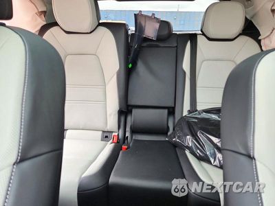 Zdjęcie 10 z 13 samochodu: 2026 PORSCHE CAYENNE E HYBRID COUPE VIN:WP1BE2AY5TDA45814 - miniatura