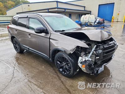 Czwarte zdjęcie samochodu z boku: 2018 MITSUBISHI OUTLANDER SE VIN:JA4AZ3A3XJZ020588 - miniatura