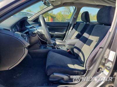 Zdjęcie 7 z 12 samochodu: 2010 HONDA ACCORD LX VIN:1HGCP2F3XAA105213 - miniatura