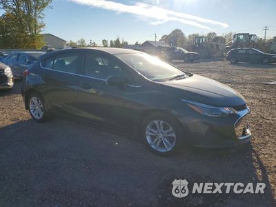 Czwarte zdjęcie samochodu z boku: 2019 CHEVROLET CRUZE LT VIN:3G1BE6SM4KS581455 - miniatura