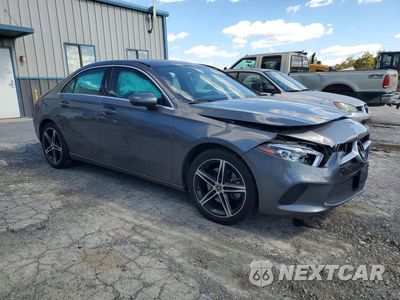 Czwarte zdjęcie samochodu z boku: 2019 MERCEDES-BENZ A 220 4MATIC VIN:WDD3G4FB4KW019858 - miniatura
