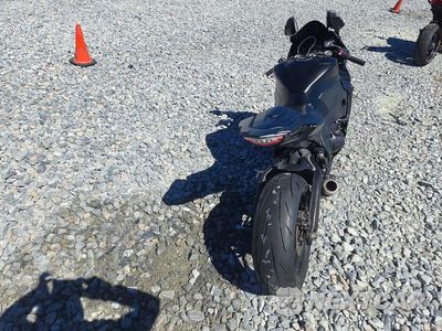 Zdjęcie 6 z 9 samochodu: 2017 HONDA CBR1000 RR VIN:JH2SC7706HK000123 - miniatura