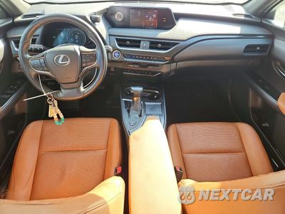 Zdjęcie 8 z 12 samochodu: 2019 LEXUS UX 250H VIN:JTHU9JBH8K2010796 - miniatura
