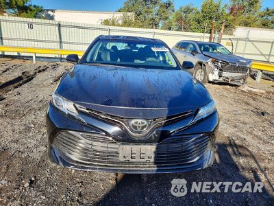Piąte zdjęcie samochodu w środku: 2018 TOYOTA CAMRY LE VIN:4T1B11HK8JU646099 - miniatura