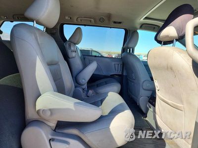 Zdjęcie 11 z 13 samochodu: 2018 TOYOTA SIENNA XLE 8-PASSENGER VIN:5TDYZ3DC9JS924370 - miniatura