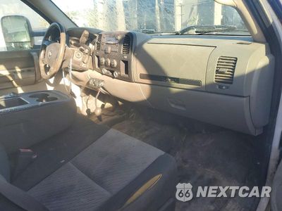 Zdjęcie 8 z 13 samochodu: 2009 CHEVROLET SILVERADO K2500 HEAVY DUTY VIN:1GCHK49K29E151737 - miniatura